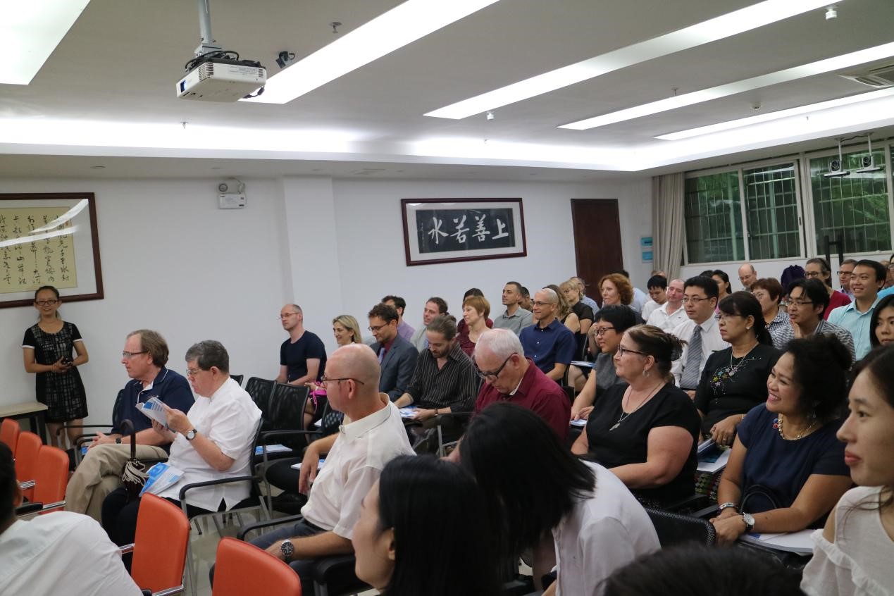 境外教师参加新学期会议