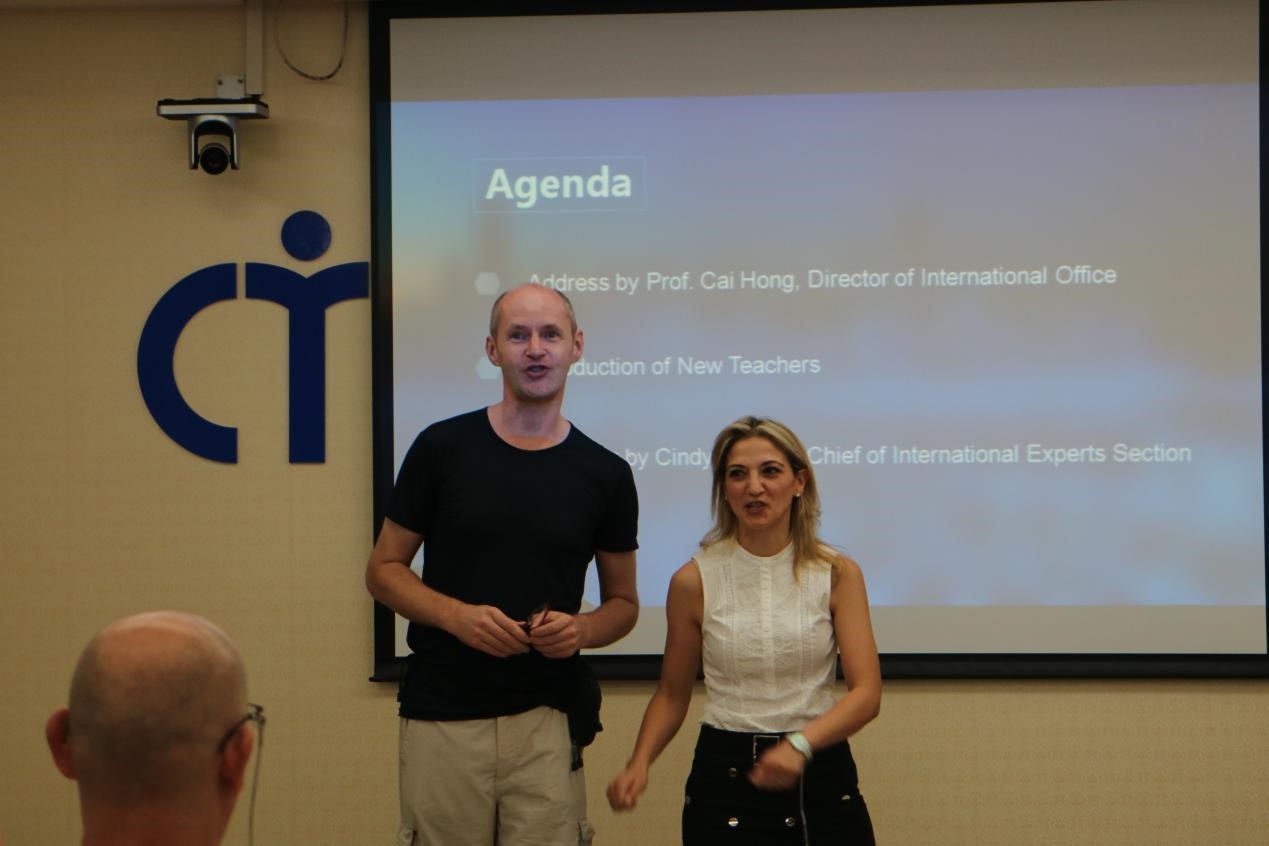 新聘外教做自我介绍